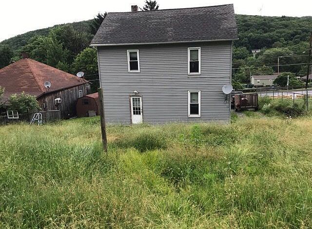 2nd image of 906 Cameron Ave
