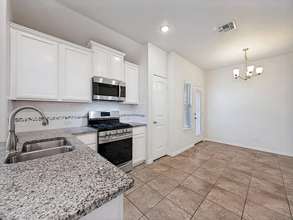 3 bed, 1404 sqft, $2,250 — Photo 2