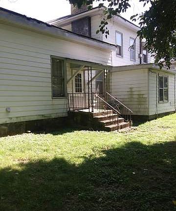 2nd image of 927 S Winnebago St