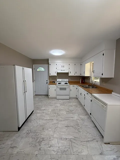 3 bed, 1.5 bath, $1,500 — Photo 2