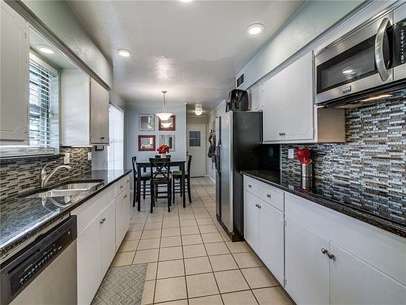 5th image of 301 Highland Dr