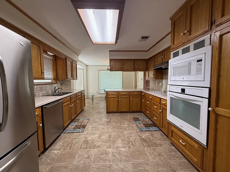 8707 Sandstone Dr — Photo 11