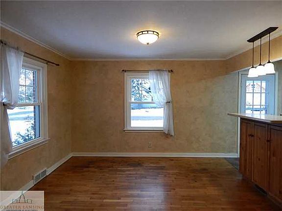 4th image of 1078 E Lilac Ave