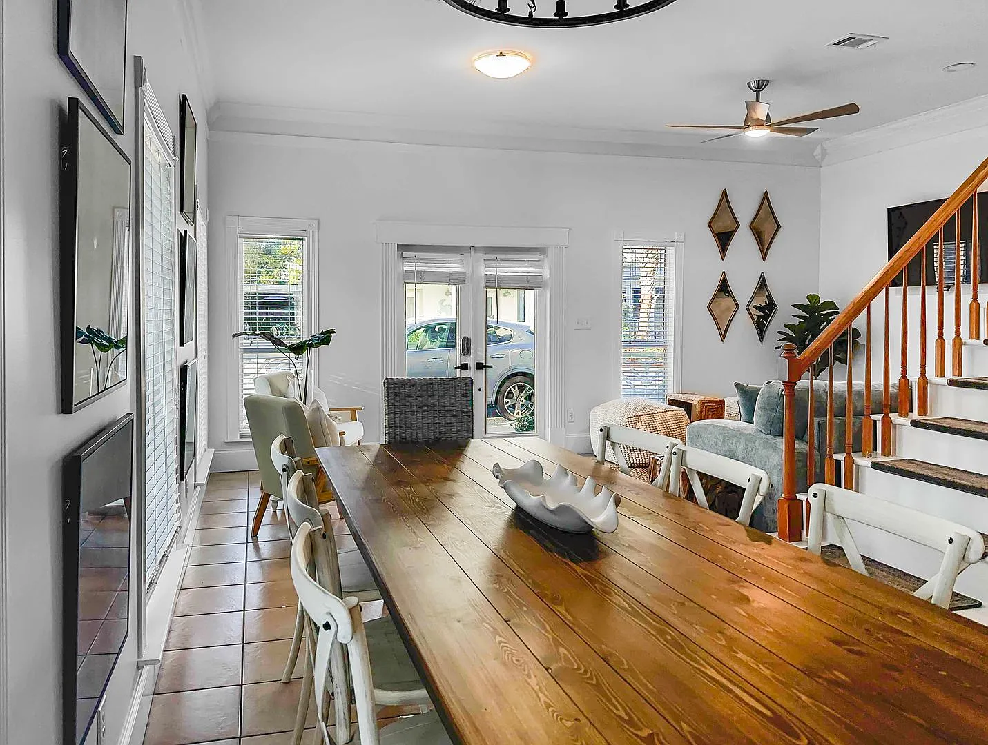 Perfect for large families or multiple friends! 5 bedroom house located close to tram pickup and ... — Photo 3