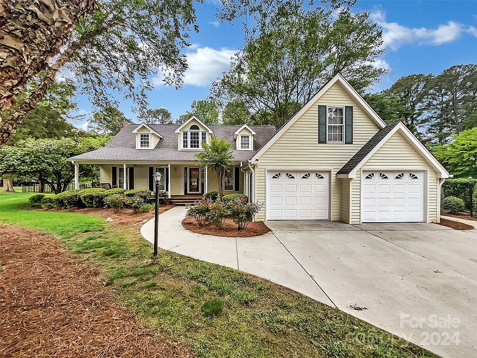 1st image of 2105 Poinsett Dr