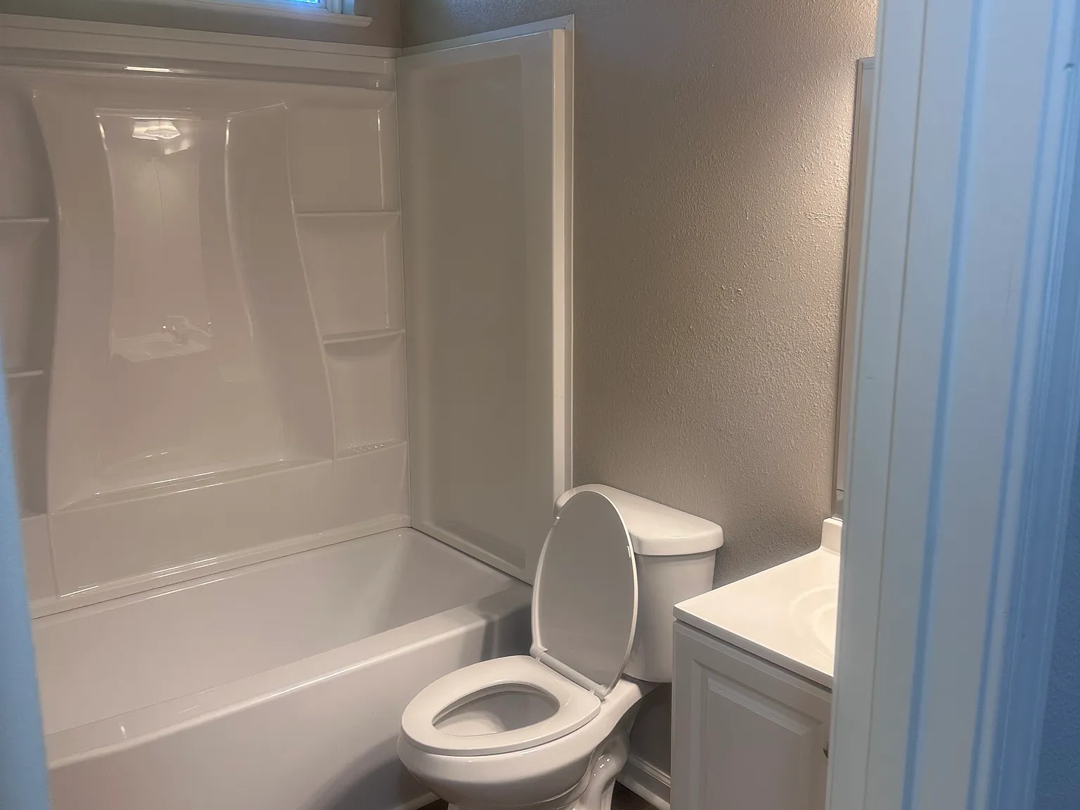 3 bed, 1000 sqft, $1,275 — Photo 4