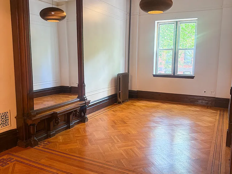 131 1/2 Noble St #1 — Photo 12