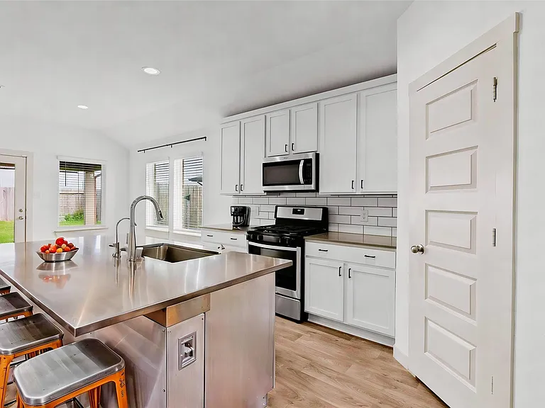 14531 Sweetwater Dr — Photo 7