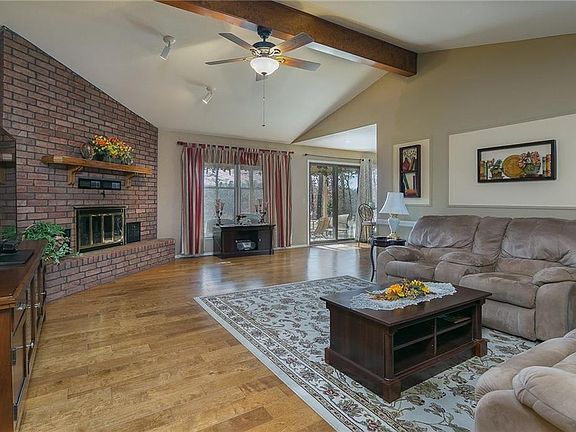 4th image of 86 Churchill Dr