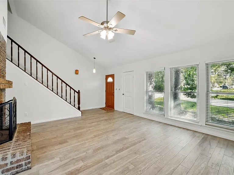 19 Still Glen Ct — Photo 6