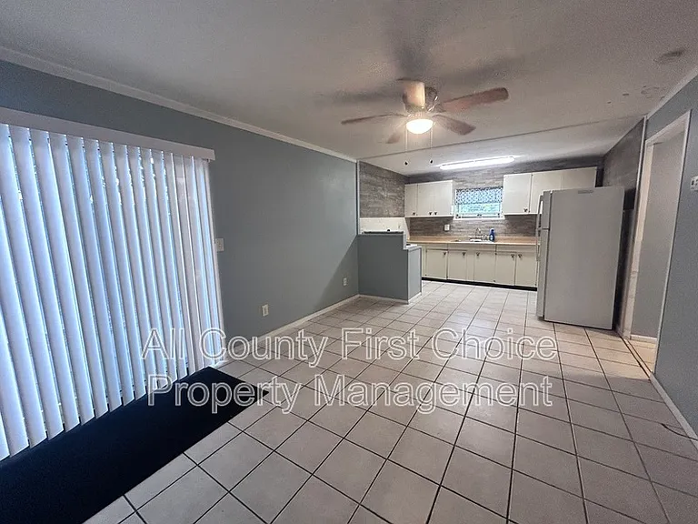 613 1st Ave NE #A — Photo 6