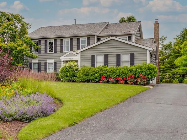 17945 W Pond Ridge Cir, Gurnee, IL 60031
