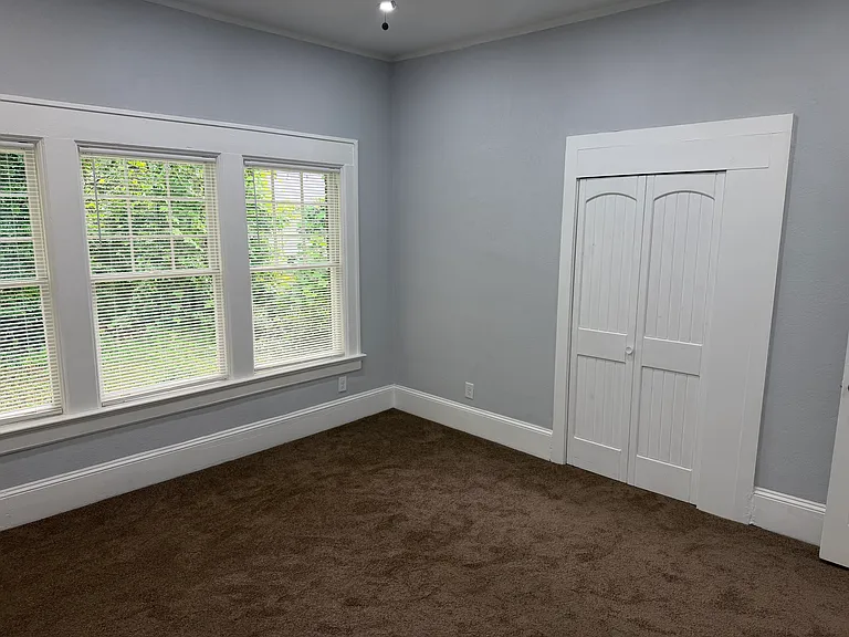 1656 Ware Ave — Photo 10