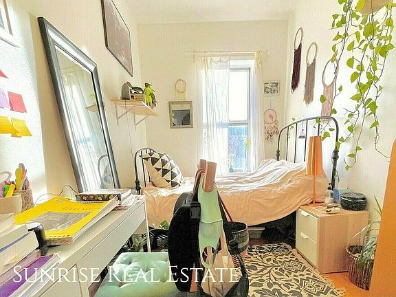 3rd image of 1039 Pacific St #A