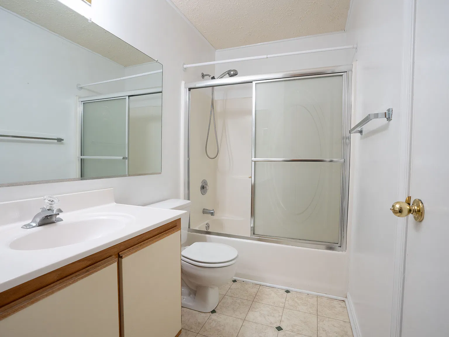 2 bed, 1.5 bath, 1080 sqft, $1,700 — Photo 3