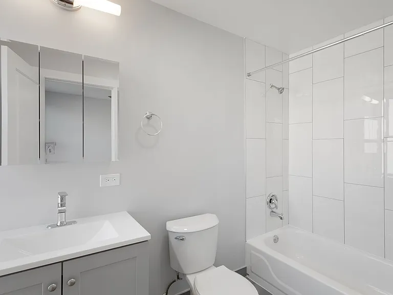1625 W Howard St — Photo 15