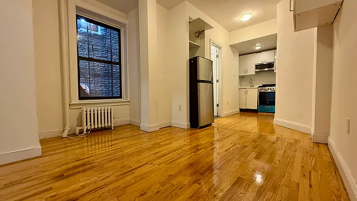 Rented by HOLTON REAL ESTATE INC. | media 12