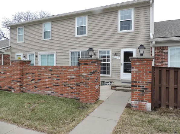 39344 Heatherheath Dr, Clinton Township, MI 48038