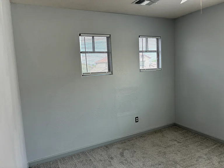 25550 W Pioneer St — Photo 29