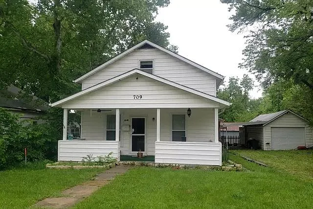 709 W McClaren St — Photo 1