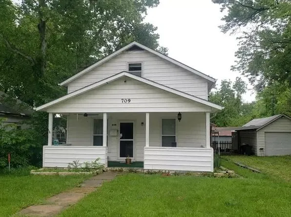 709 W McClaren St, Herington, KS 67449