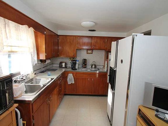 5th image of 2405 Cypress Dr