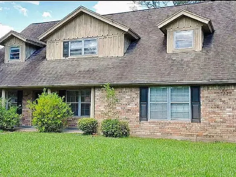 2800 Country Club Dr — Photo 1