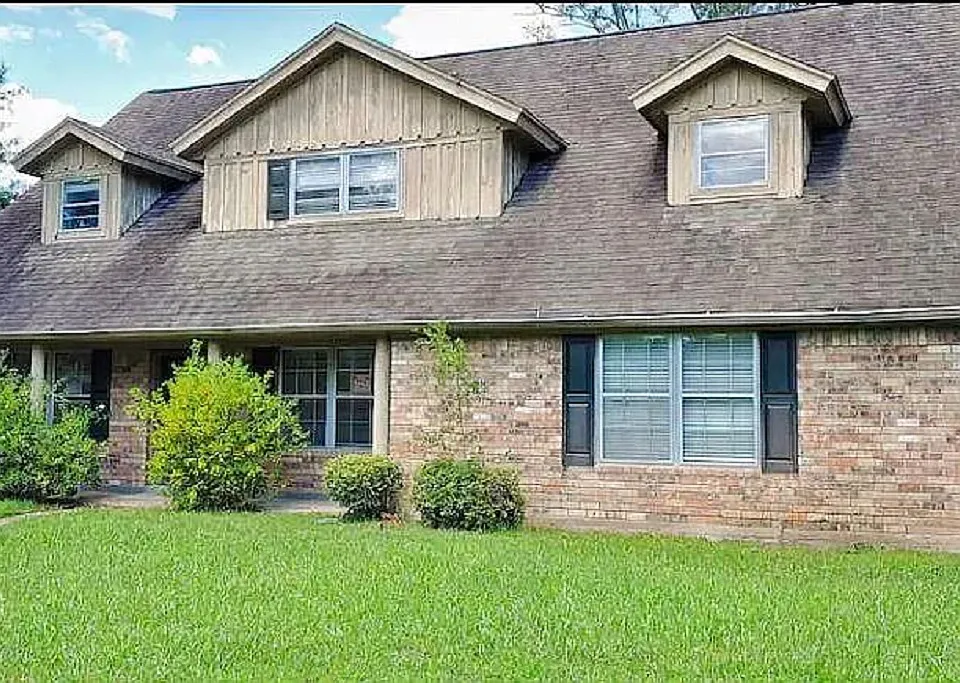 2800 Country Club Dr