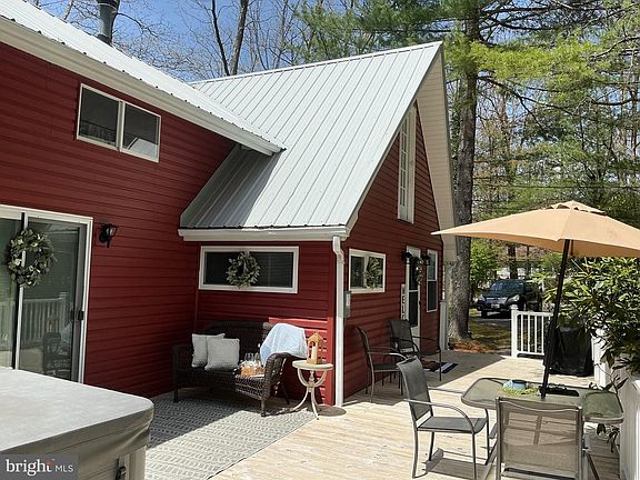 3rd image of 158 Oak Way Rd