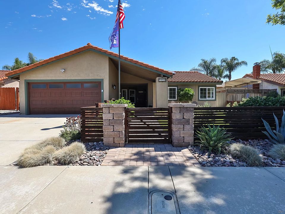 1st image of 9461 Calle Del Lago