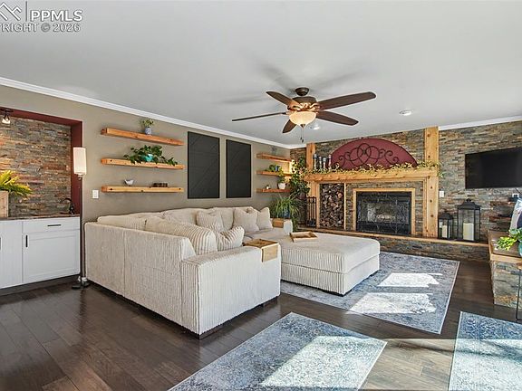 3rd image of 1375 Blueberry Hills Rd