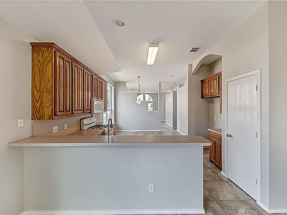 5th image of 8400 Summer Park Dr