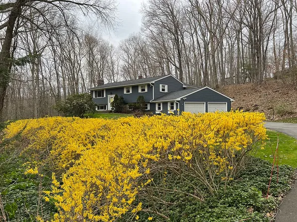 16 Carriage Ln, Marlborough, CT 06447