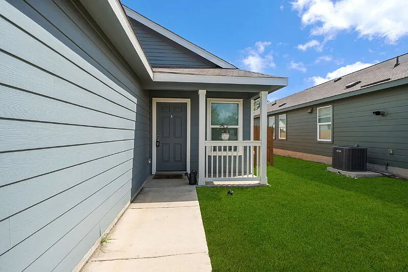 3 bed, 2.0 bath, 1266 sqft, $1,495 — Photo 3