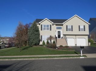 10 Higgins Ct, Howell, NJ 07731