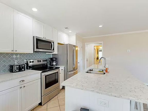 4th image of 217 Clubhouse Rd #302