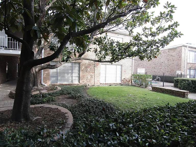 2101 Fountain View Dr #35 — Photo 1