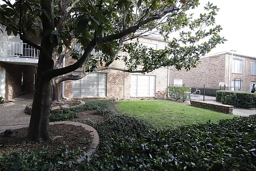 2101 Fountain View Dr Photo 1