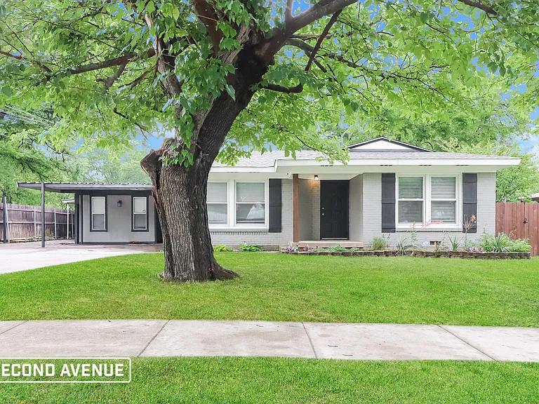 1011 Usher St — Photo 1
