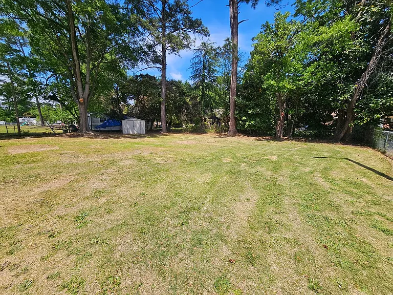 7526 Bridgeman Dr — Photo 5
