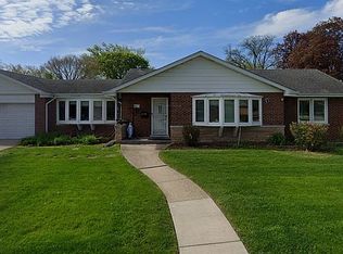 8845 Mango Ave, Morton Grove, IL 60053