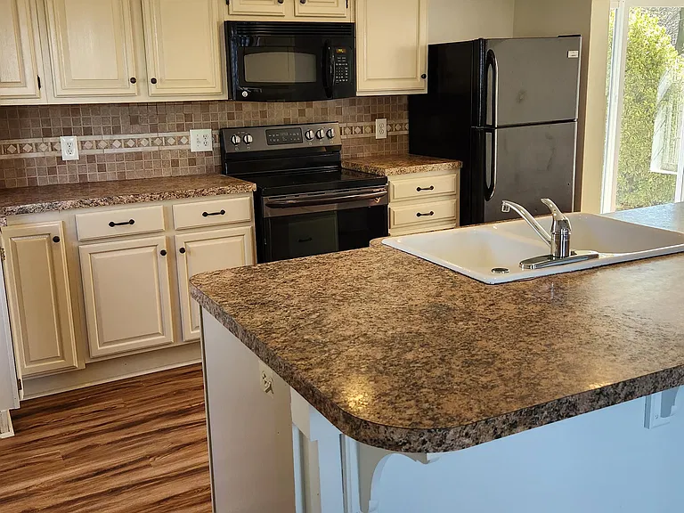 53 Liberty Ln — Photo 1