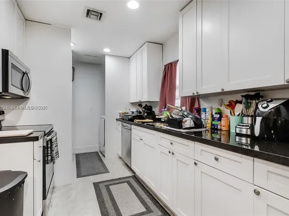 219 NW 7th Ct, Hallandale, FL 33009
