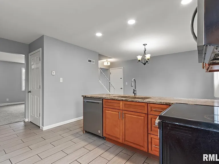 2020 W Glen Ave — Photo 10
