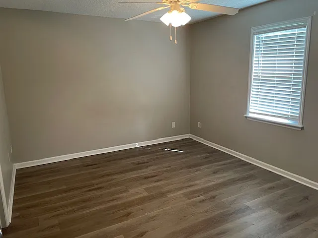 6004 Susan Cir #B — Photo 8