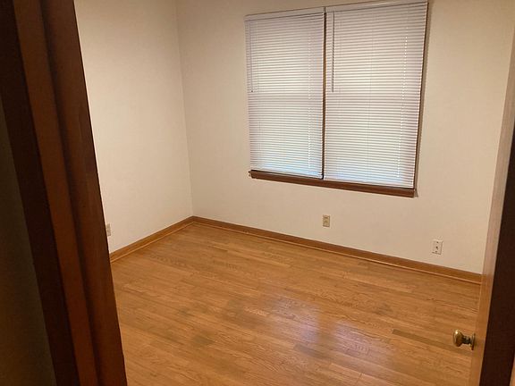 5th image of 902 S Kings St