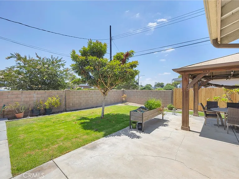 1521 S Dallas Dr — Photo 15