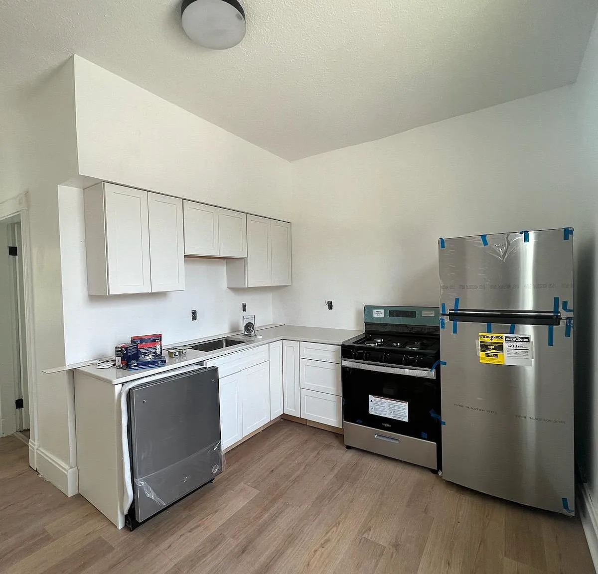 1 bed, 672 sqft, $1,100 — Photo 3