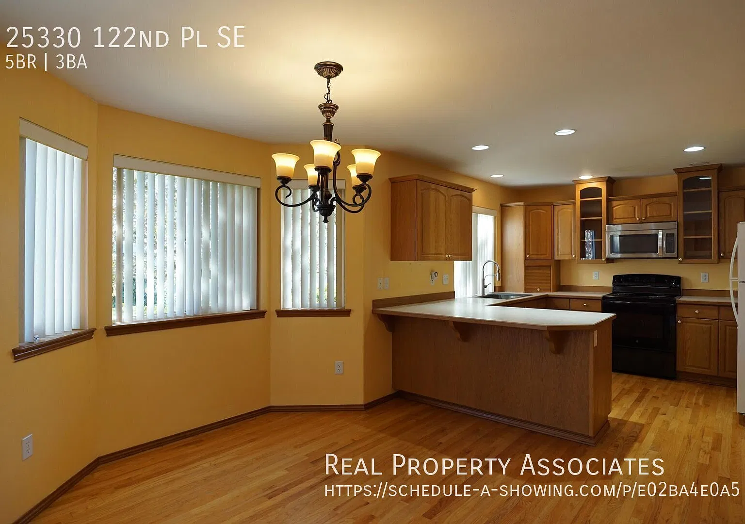 Beautiful Five Bedroom Home on Private Cul-de-Sac with Fully Fenced Yard — Photo 3