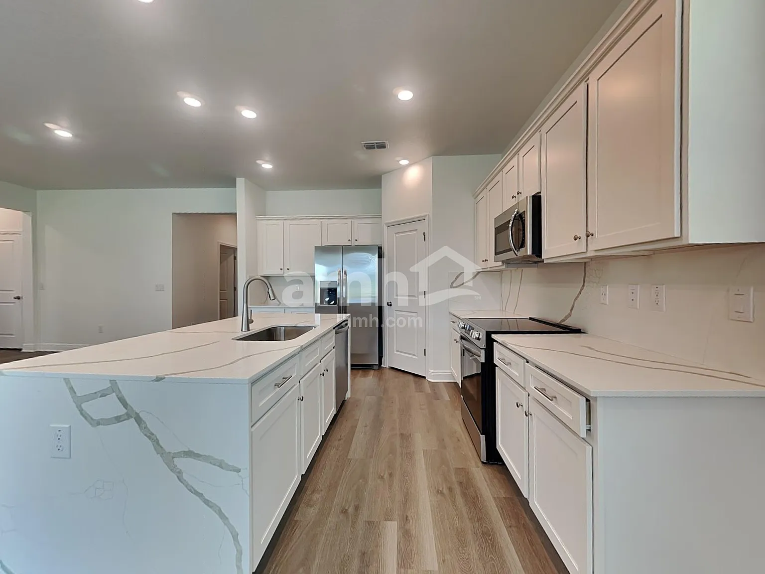 5 bed, 3.0 bath, 2525 sqft, $3,125 — Photo 3